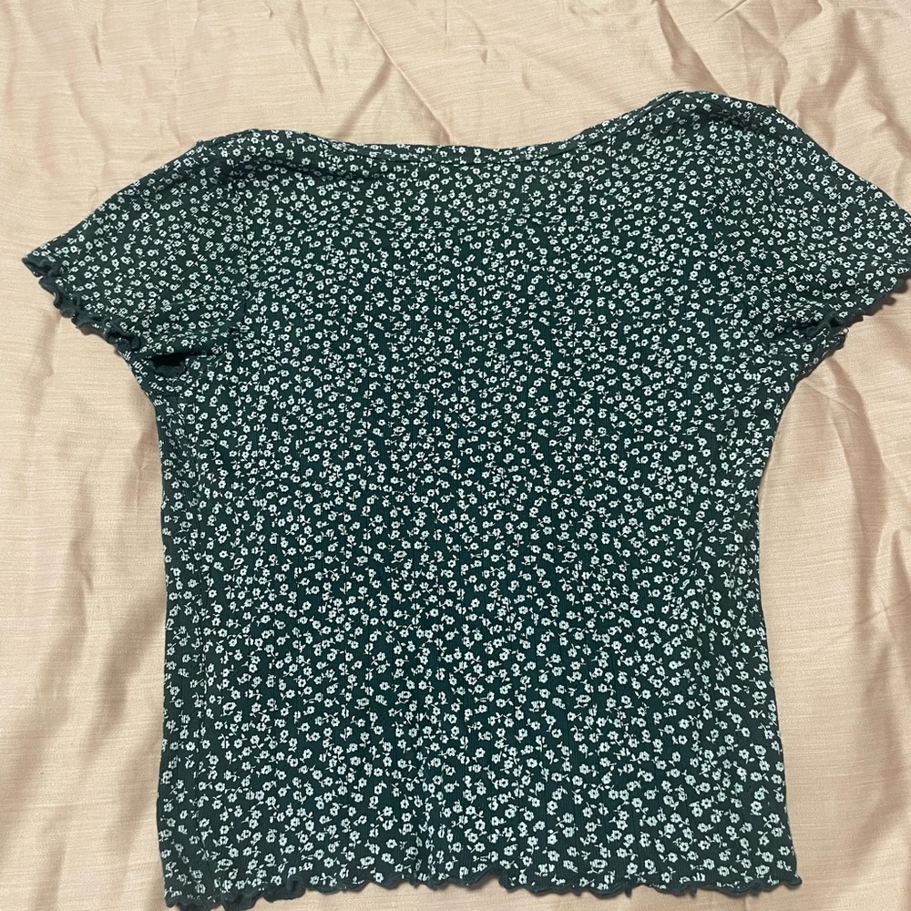 Brandy Melville Floral Button-Up Green Crop Top - Picture 3 of 3